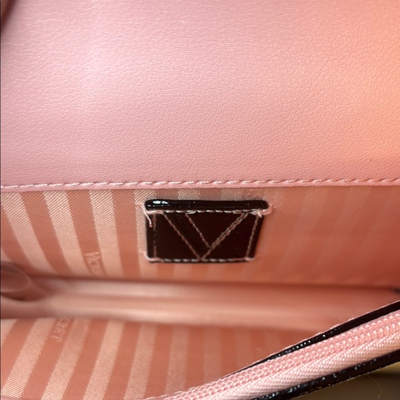 Elegant VS White Woven Clutch - Picture 3 of 6